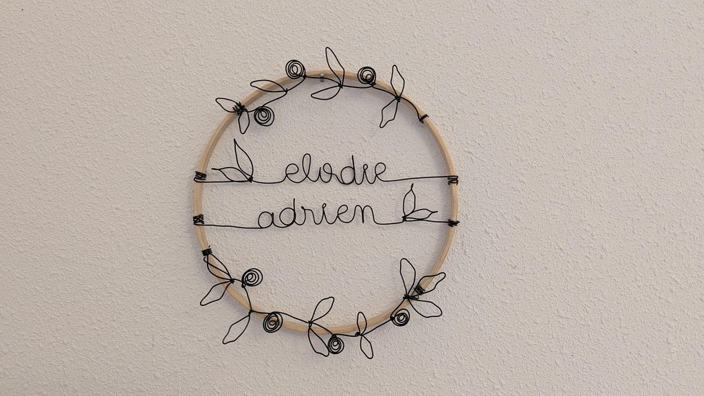 cadeau-fete-des-meres-couronne-prenom-famille-fait-main.webp