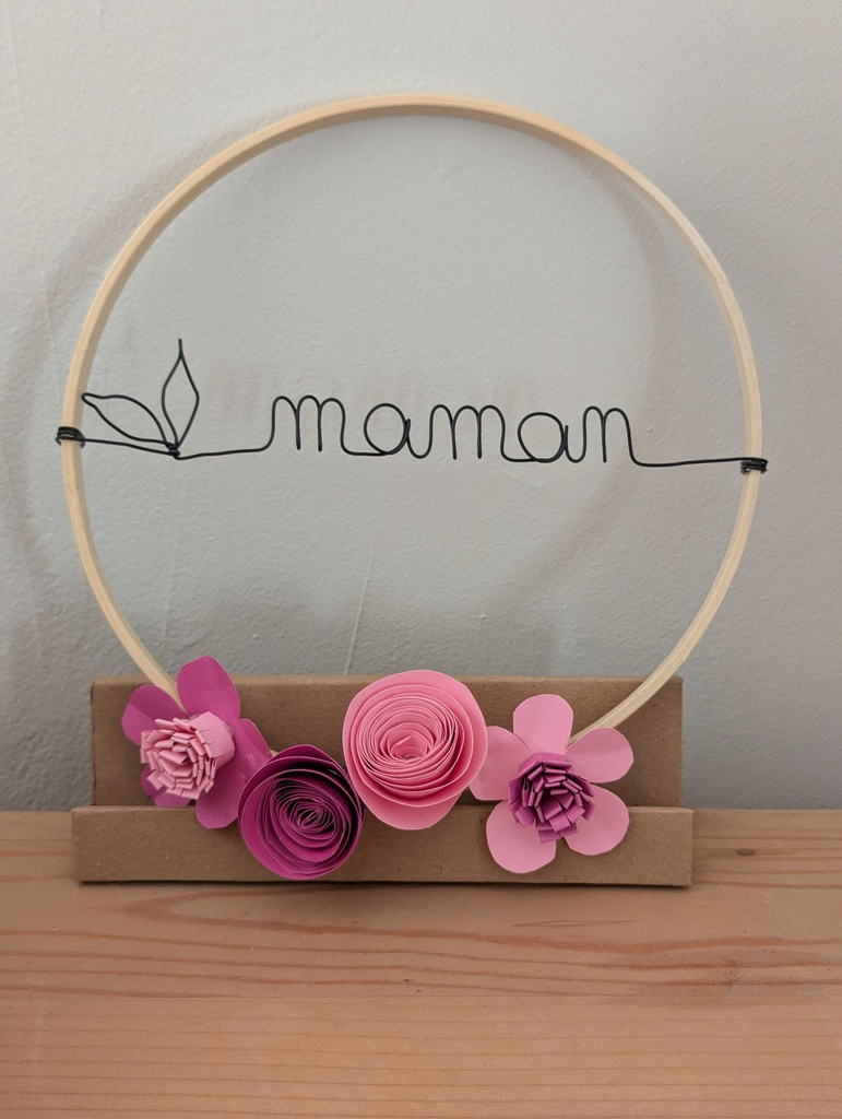 detail roses papier enroulees couronne bambou fil aluminium maman