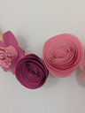 detail fleurs papier roses mauves couronne maman fait main France