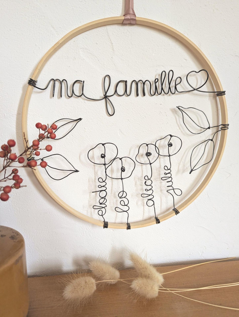 detail couronne famille prenoms coquelicots feuillages fil noir bambou