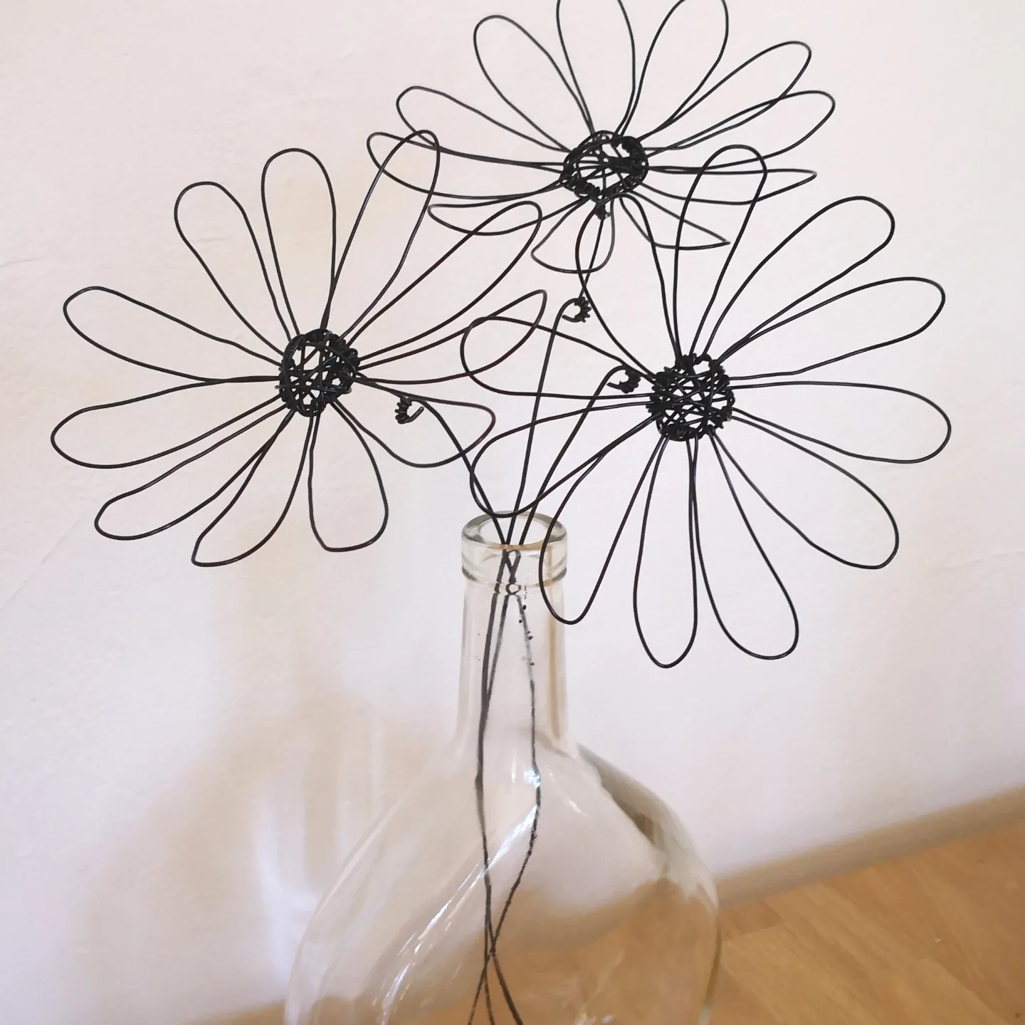 bouquet de marguerites noir fil aluminium vase decoration florale