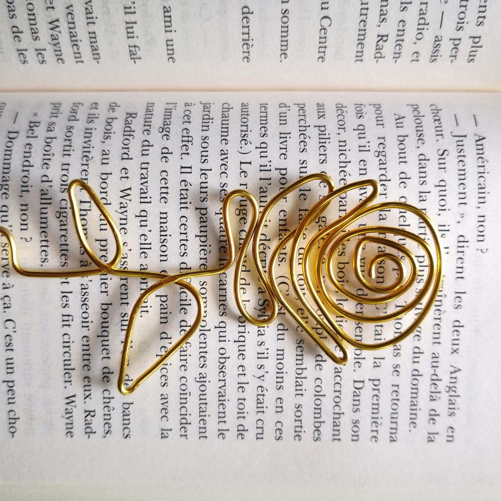 marque-page fil de metal motif rose version trombone personnalise