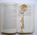 marque-page personnalise prenom motif rose spirale fil metal fait main