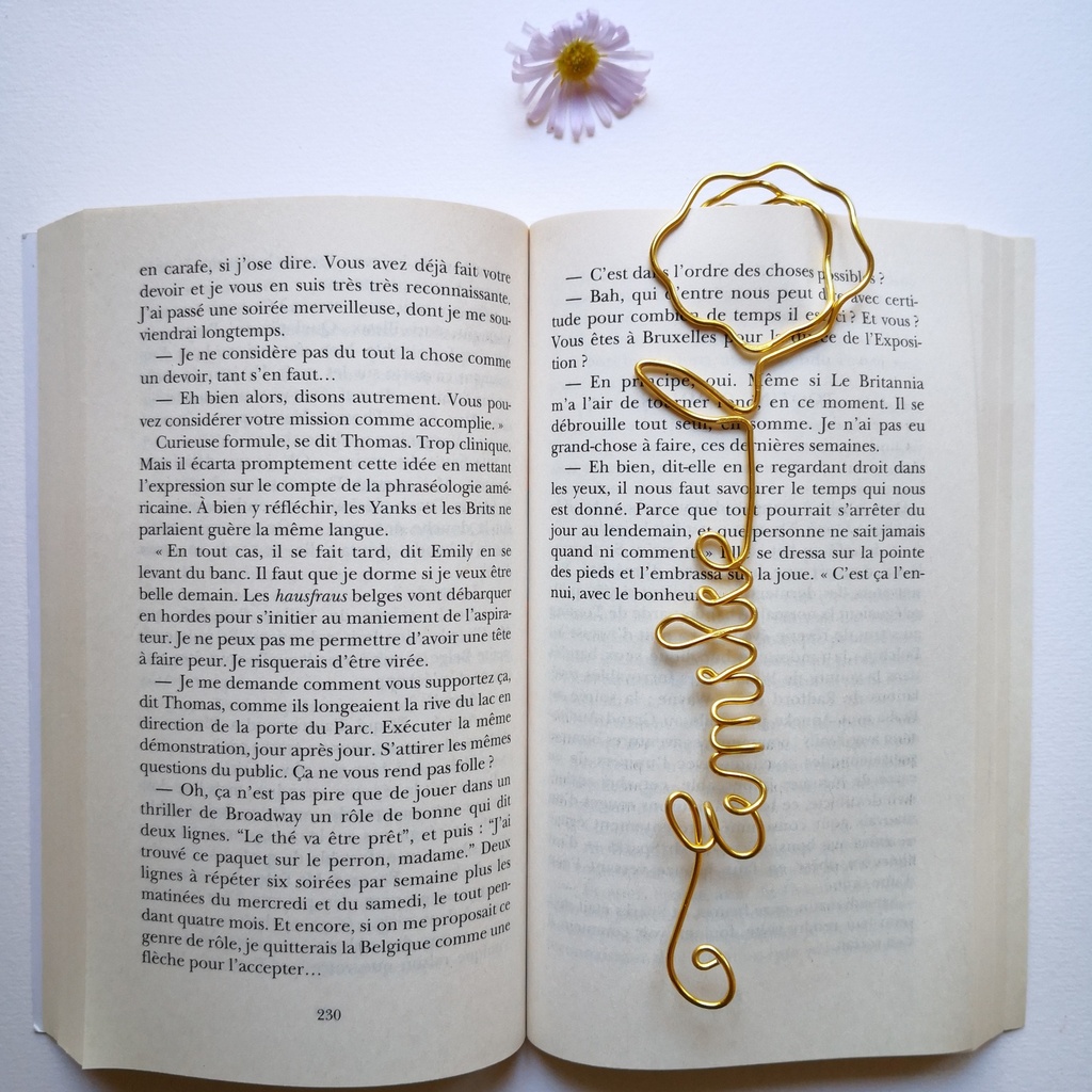 marque-page prenom rose spirale fil metal pose livre cadeau lectrice