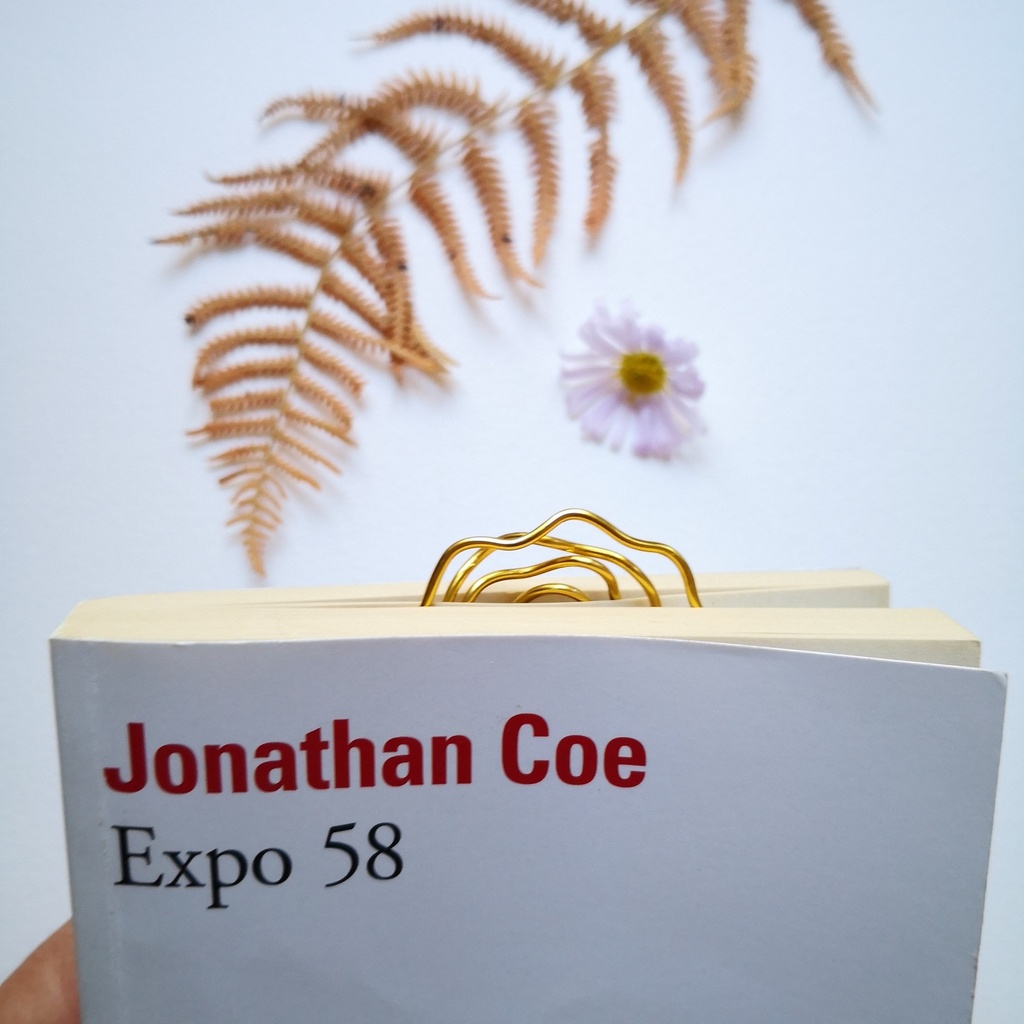 detail marque-page motif rose spirale fil metal artisanal