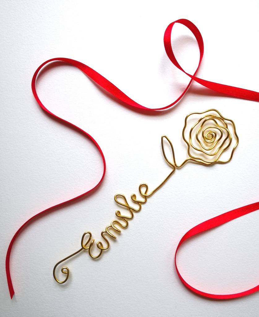 marque-page prenom motif rose spirale fil aluminium fait main France