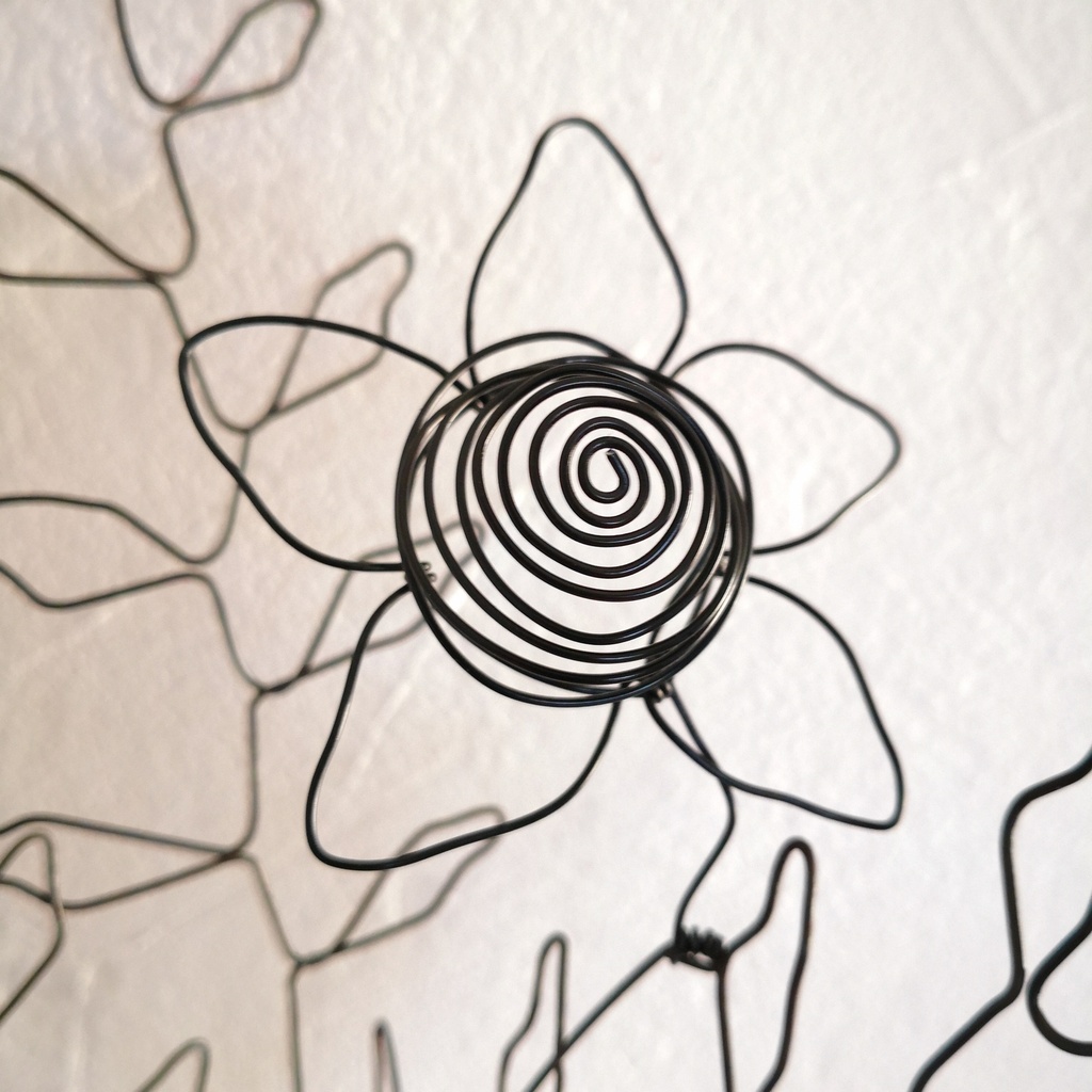 detail fleur naïve ressort fil metal deco boheme interieure