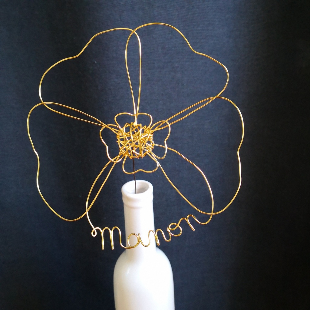 cadeau naissance personnalisé fleur prénom fil doré