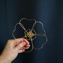 fleur fil de métal doré prénom décoration contemporaine minimaliste