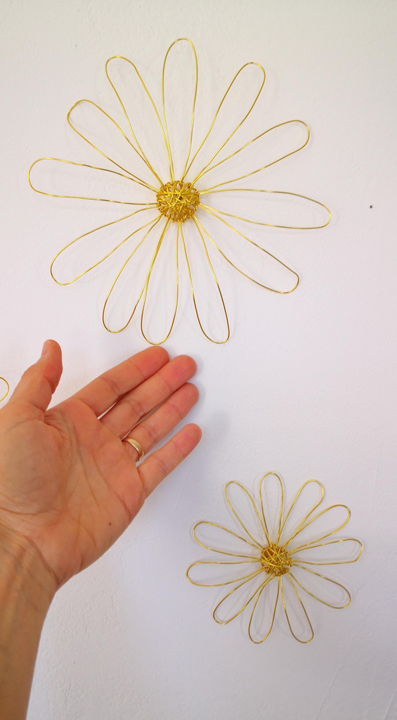 Fleurs Murales Marguerites XXL en Fil de Métal Doré ou Noir (1, Aucun)