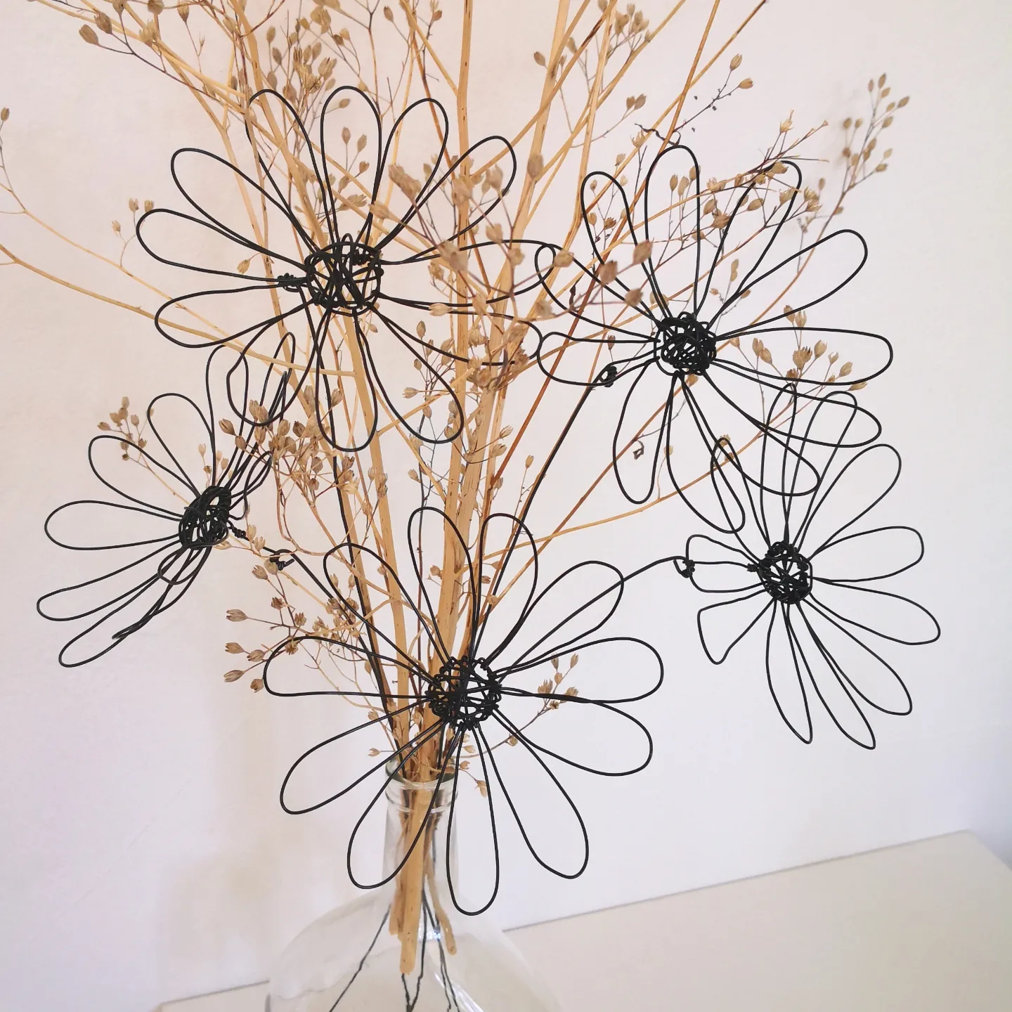 Bouquet de Marguerites en Fil de Métal Noir