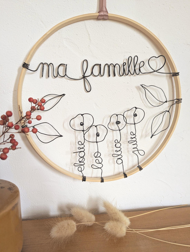 Couronne famille personnalisée prénoms en fil de fer noir — décoration murale fait main France
